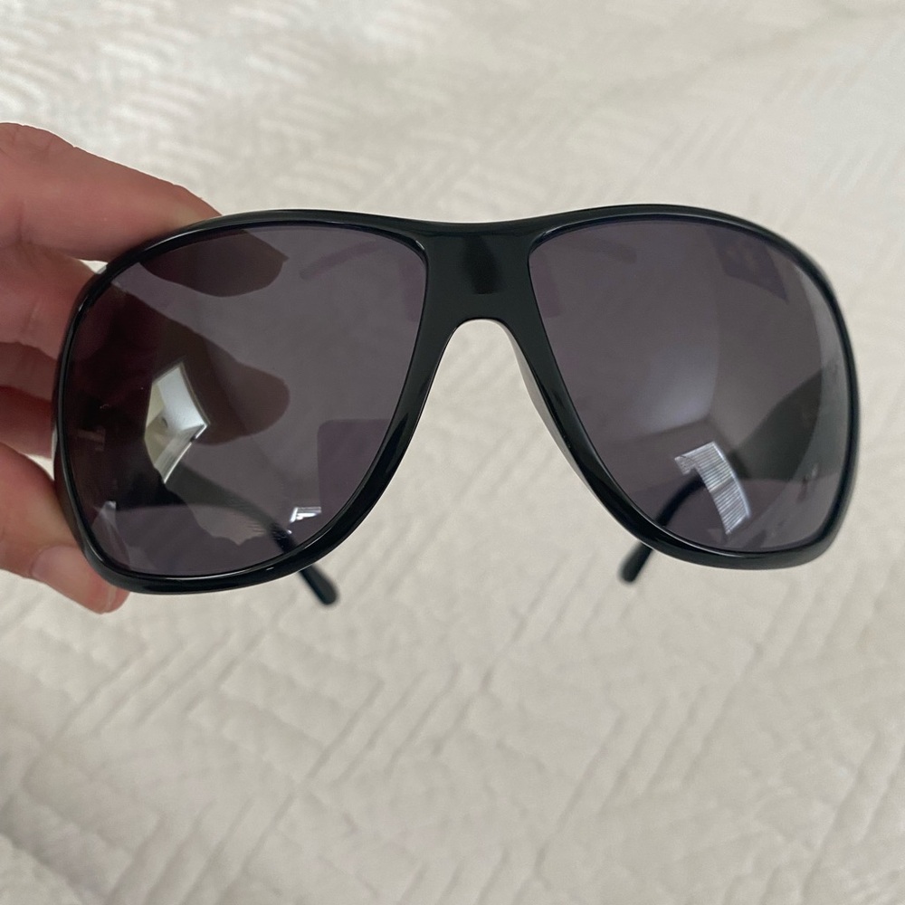 Chanel Black Quilted Sunglasses Case - Picture 6 of 9